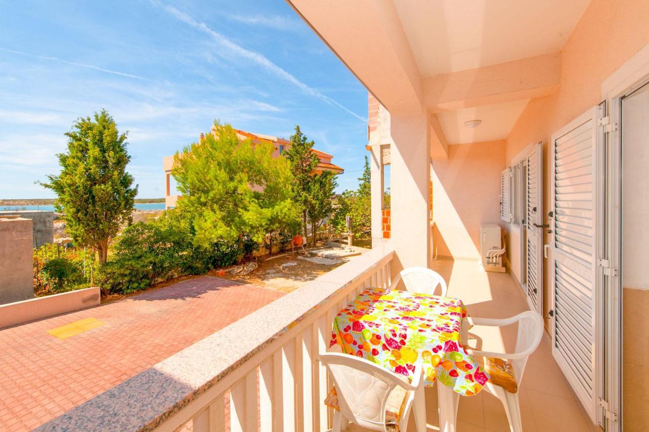 Apartments Facini Košljun Екстериор снимка