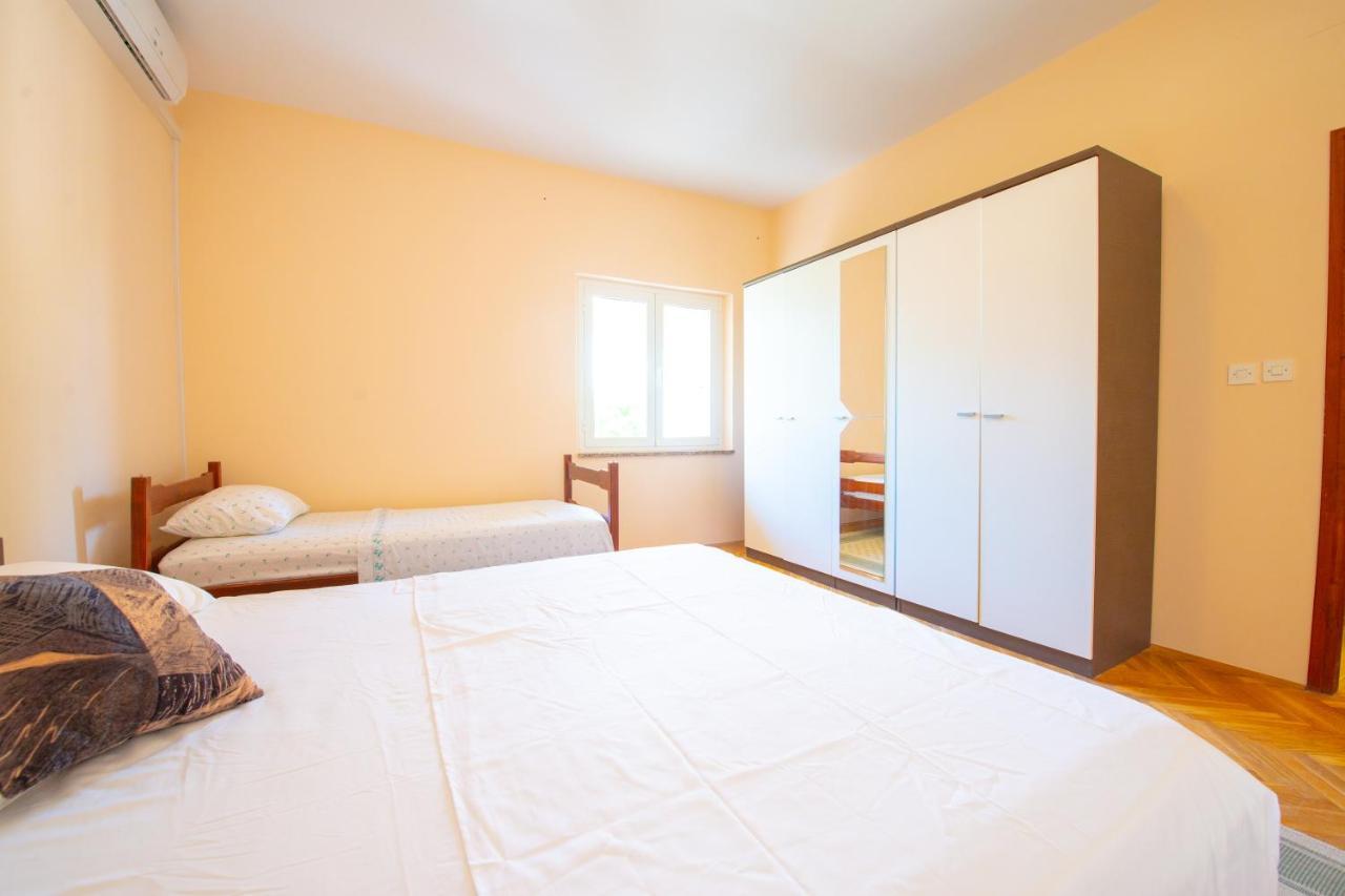 Apartments Facini Košljun Екстериор снимка