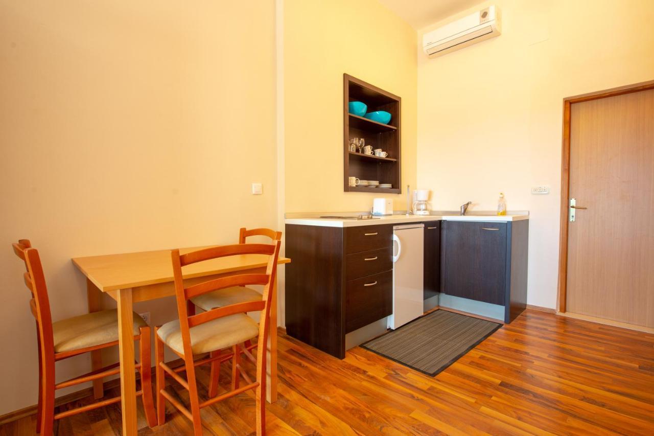 Apartments Facini Košljun Екстериор снимка